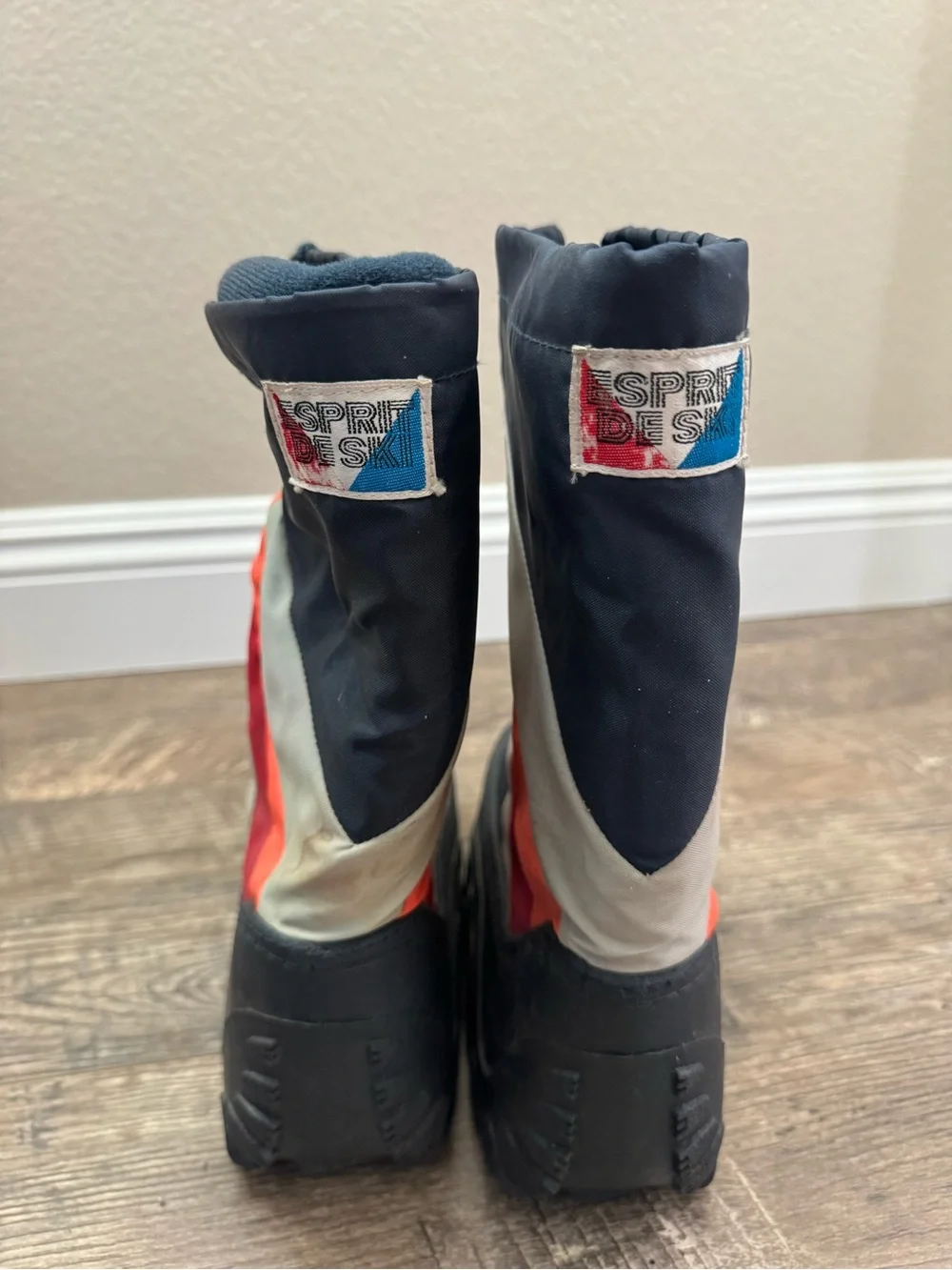 Vintage 70s 80s Rainbow Snow Moon Boots 7-8 Esprit de Ski Après Ski Korea